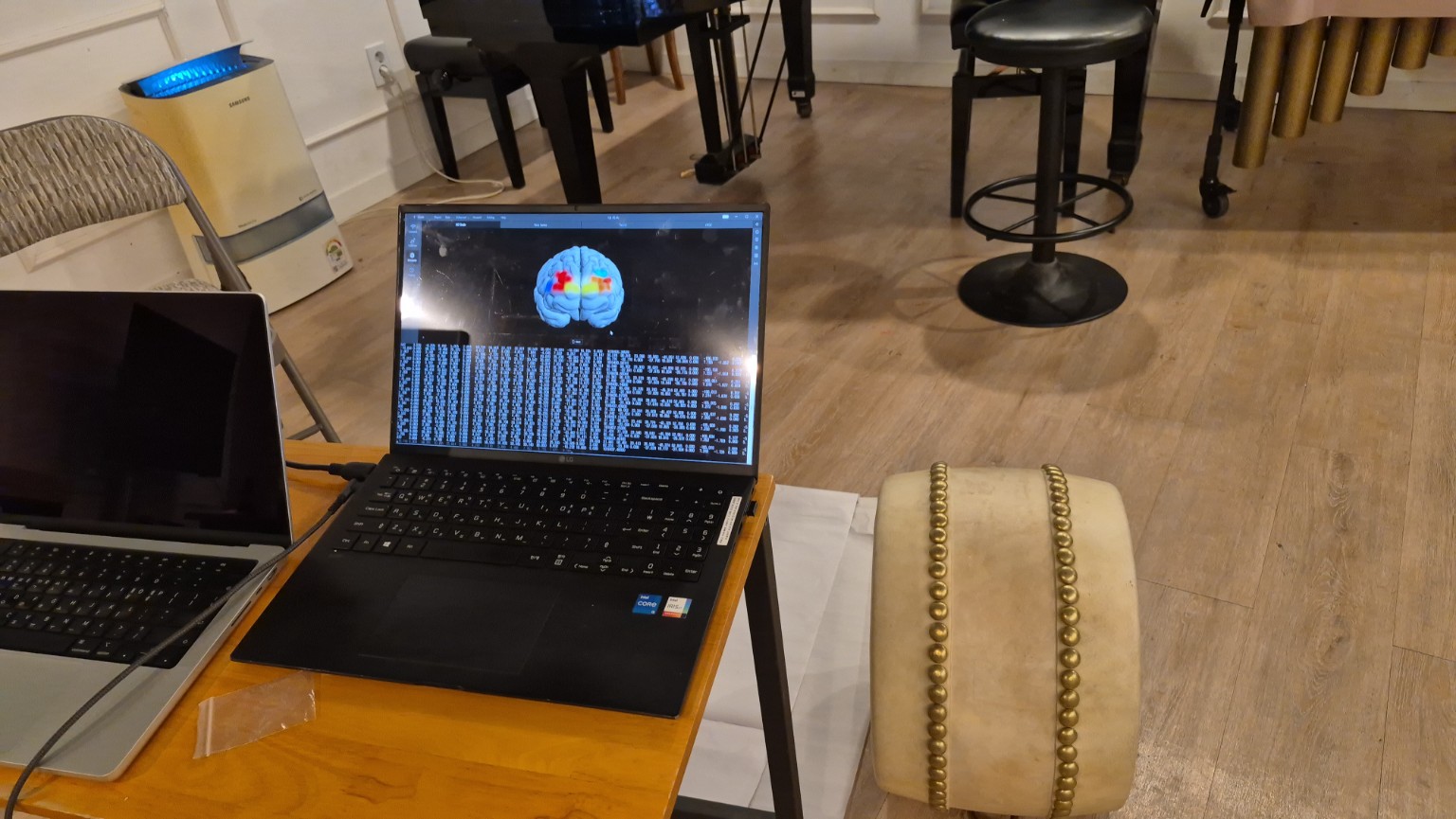 Laptop with brain display beside Korean drum